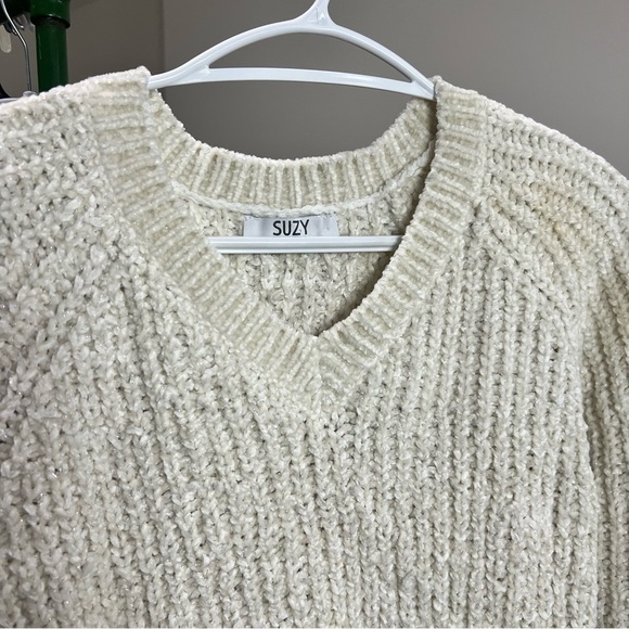 SUZY SHIER V-Neck Pullover Sweater Off White Ribbed size Medium Knitted Sweater - Picture 3 of 8